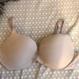 Nude VS bra.